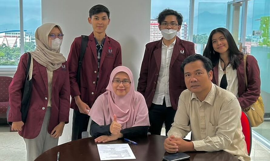 Penandatanganan Penyelesaian Program IuM (Informatika untuk Masyarakat): Pembuatan Aplikasi Latihan Computational Thinking Tahun 2023 Penandatanganan Penyelesaian Program IuM (Informatika untuk Masyarakat): Pembuatan Aplikasi Latihan Computational Thinking Tahun 2023