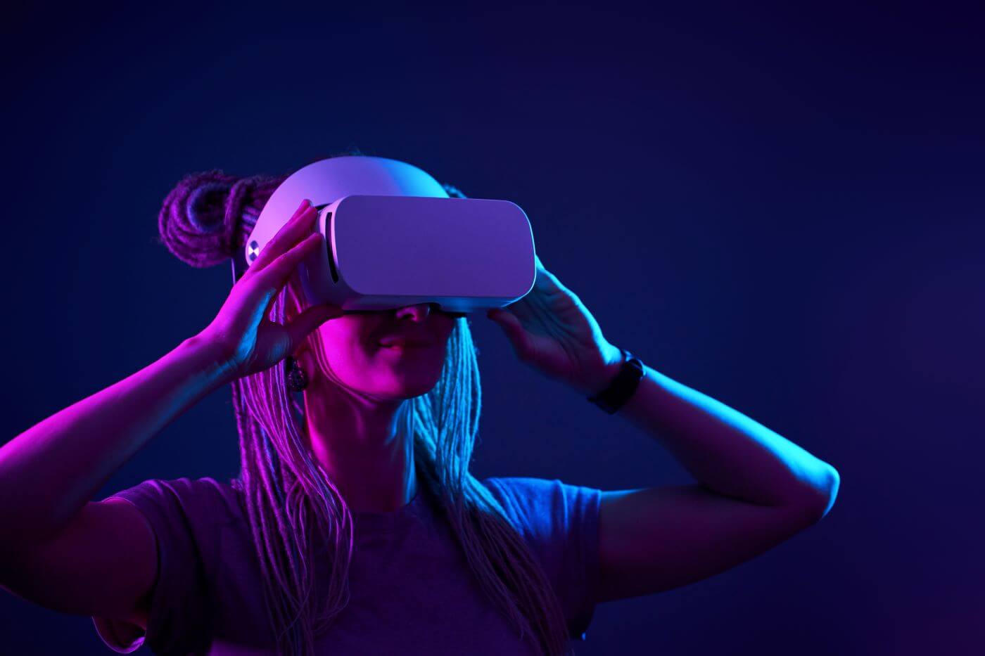 Virtual Reality (VR) – Teknologi yang Meningkatkan Pengalaman Interaktif dan Efektif Virtual Reality (VR) – Teknologi yang Meningkatkan Pengalaman Interaktif dan Efektif