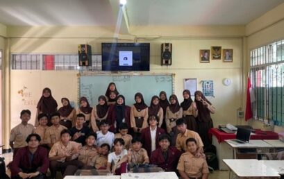 Mahasiswa Informatika Telkom University Edukasi Keamanan Siber Melalui Workshop “Cerdas AI, Aman Online” di SMP Telkom Bandung