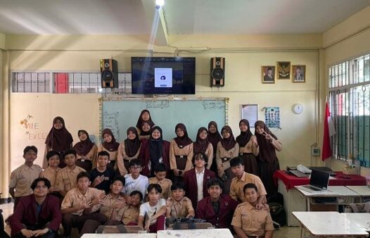 Mahasiswa Informatika Telkom University Edukasi Keamanan Siber Melalui Workshop “Cerdas AI, Aman Online” di SMP Telkom Bandung